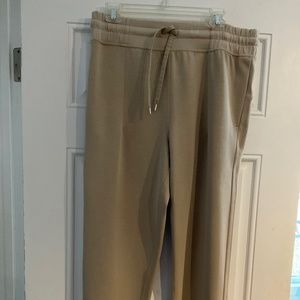 Lululemon size 10 softstreme casual pants